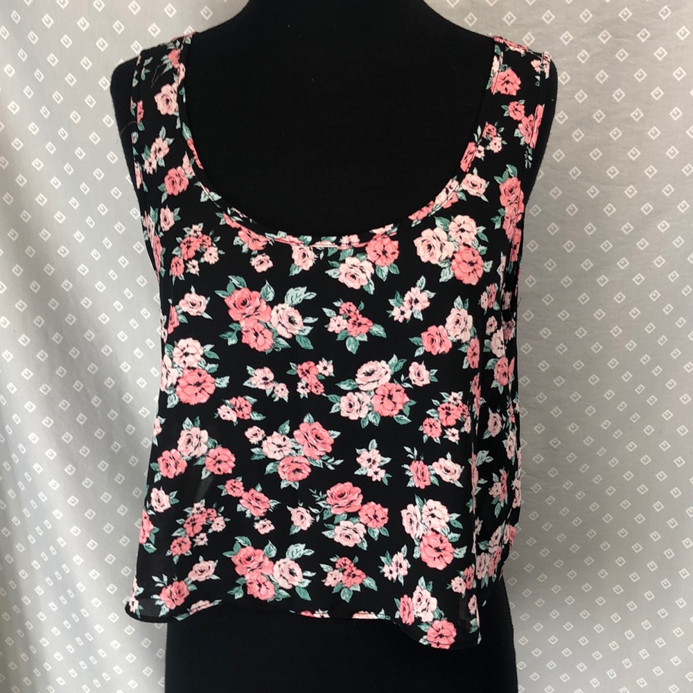 Flowy Floral Crop Top - Picture 2 of 5